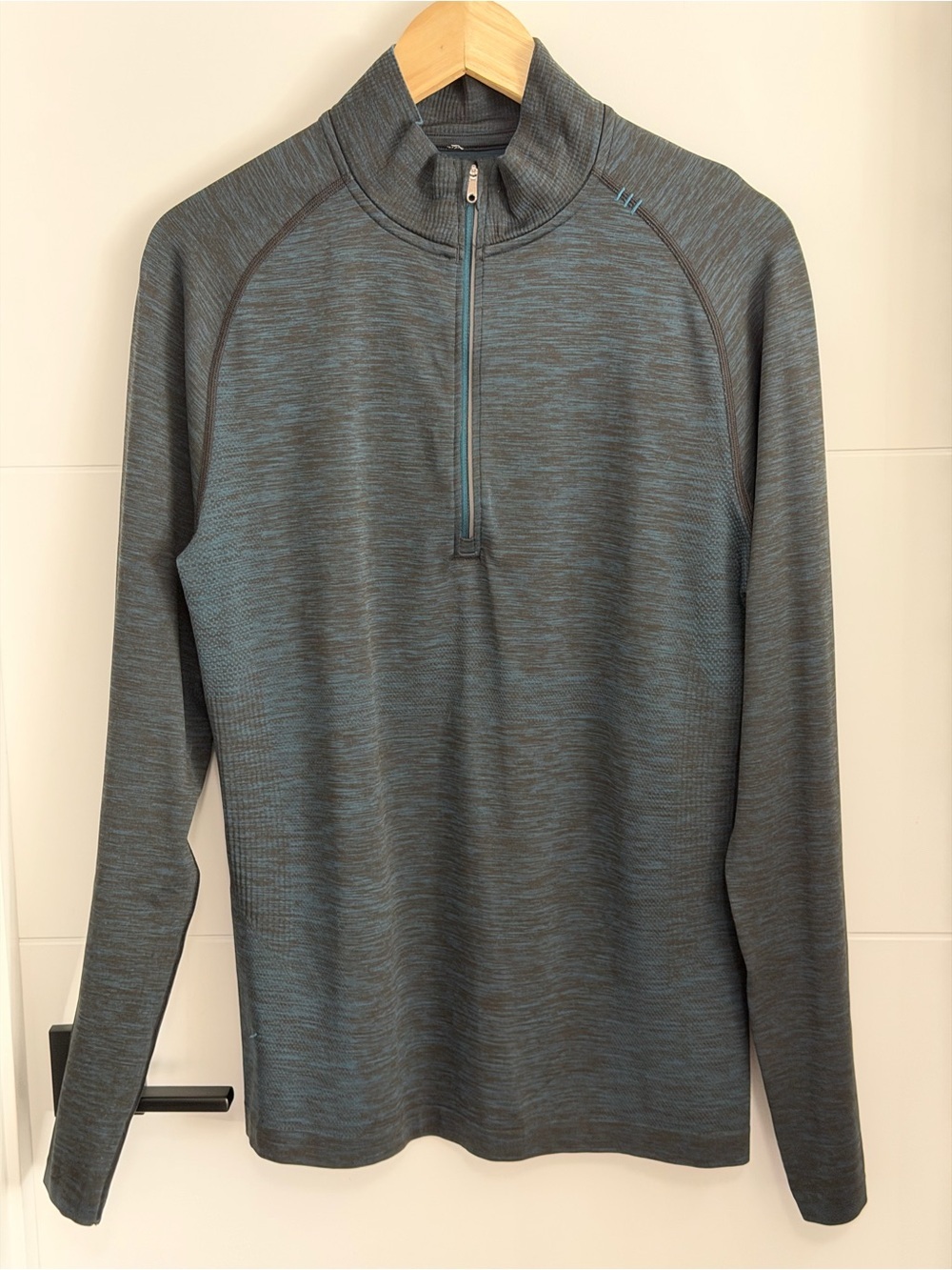 Lululemon: Men's Half-Zip Long Sleeve Top - Size Medium (ptp approx 19in)